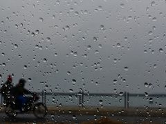 الطقس: أمطار خفيفة متفرقة على بعض المناطق حتى ساعات الظهيرة