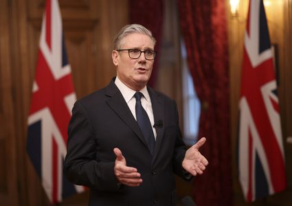 لن ننجر إلى الحرب الأوسع: "ستارمر" يرفض دعوة ترامب لسفن بريطانية في مضيق هرمز