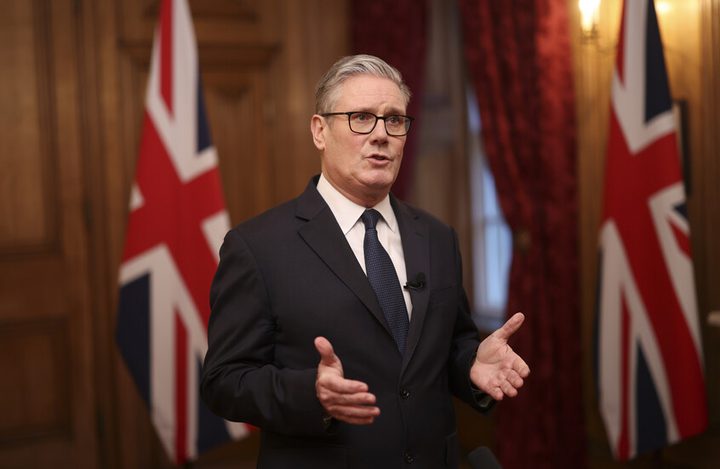 لن ننجر إلى الحرب الأوسع: "ستارمر" يرفض دعوة ترامب لسفن بريطانية في مضيق هرمز