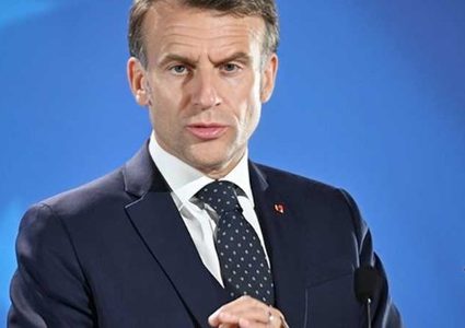 ماكرون يدعو إيران لوقف الهجمات في المنطقة واستعادة حرية الملاحة في مضيق هرمز