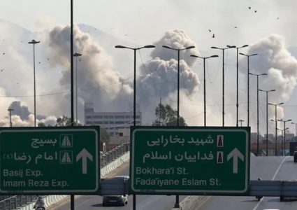 في اليوم الـ17 للحرب: ضربات متبادلة وتصاعد المخاوف من اتساع رقعة الصراع