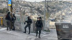 طواقم ضريبة الاحتلال تقتحم محال تجارية في بلدة سلوان