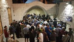 مستوطنون يقتحمون مقام يوسف شرق نابلس