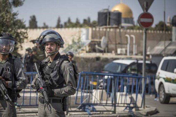 الاحتلال يُبعد محرراً مقدسياً عن الأقصى ويفرج عن زوجين بكفالة في القدس