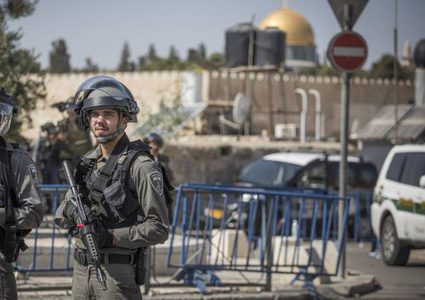 الاحتلال يُبعد محرراً مقدسياً عن الأقصى ويفرج عن زوجين بكفالة في القدس