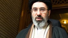 السفير الإيراني ينفي وصول مجتبى خامنئي إلى روسيا للعلاج