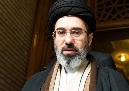 السفير الإيراني ينفي وصول مجتبى خامنئي إلى روسيا للعلاج