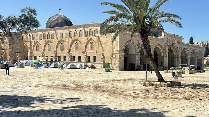 الاحتلال يواصل إغلاق المسجد الأقصى لليوم الـ18