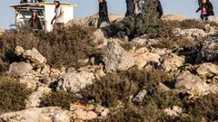 مستوطنون يعتدون على مواطنة قرب مدخل عقربا