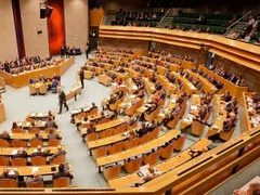 البرلمان الهولندي يقر مقترحا يدعو لحظر جماعة الإخوان