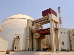 "الطاقة الذرية": إيران أبلغتنا بمقذوف أصاب محيط بوشهر النووية