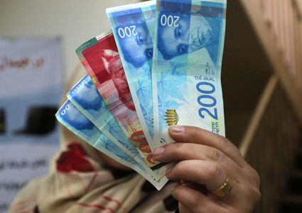 سلطة النقد توعز للبنوك بعدم خصم أقساط القروض من رواتب موظفي القطاع العام