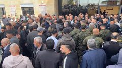 بدء مراسم الجنازة العسكرية لضحايا عائلة المسالمة في بلدة #بيت_عوا غرب الخليل؛ إثر سقوط شظـ،ـــــايا على مكان تواجدهن