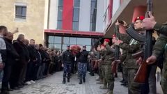 بدء مراسم الجنازة العسكرية لضحايا عائلة المسالمة في بلدة #بيت_عوا غرب الخليل؛ إثر سقوط شظـ،ـــــايا على مكان تواجدهن