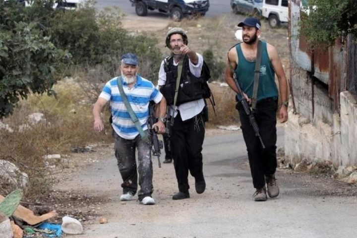 إصابات وإحراق مركبة خلال هجوم للمستوطنين ومواجهات مع الاحتلال في أبو فلاح