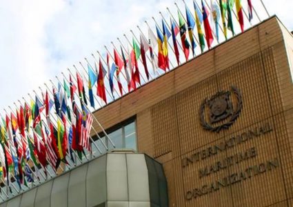 المنظمة البحرية الدولية تدعو إلى ممر آمن لإجلاء البحارة من الخليج