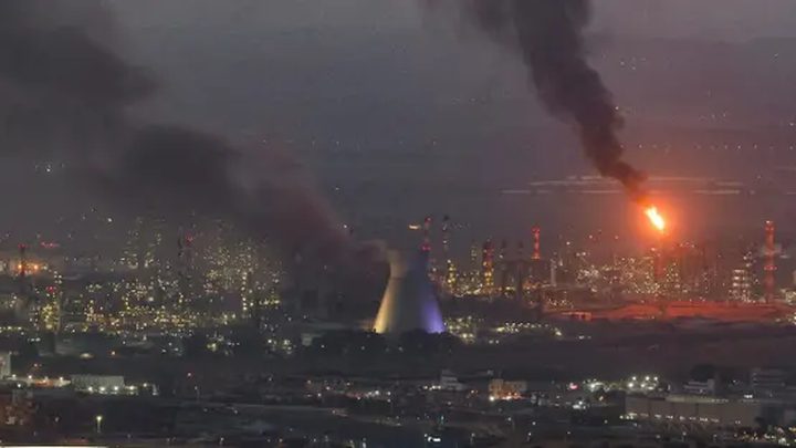 صواريخ ايرانية تحرق ميناء حيفا