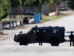 الاحتلال يحتجز عدد من الشبان في طوباس