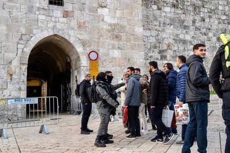 الاحتلال يمنع صلاة العيد في 