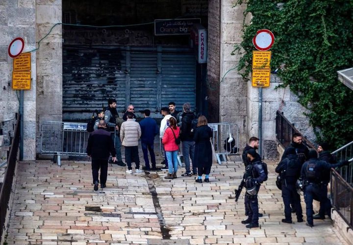 الاحتلال يمنع صلاة العيد في "الأقصى" والمصلون يؤدونها في محيطه وسط تضييق واعتداءات