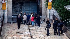 الاحتلال يمنع صلاة العيد في "الأقصى" والمصلون يؤدونها في محيطه وسط تضييق واعتداءات