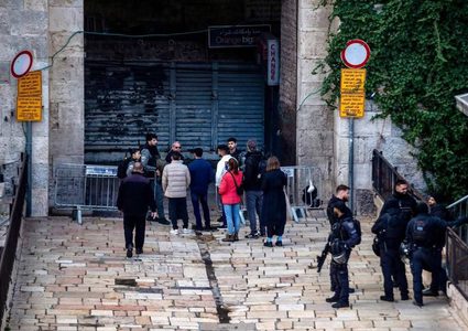 الاحتلال يمنع صلاة العيد في "الأقصى" والمصلون يؤدونها في محيطه وسط تضييق واعتداءات