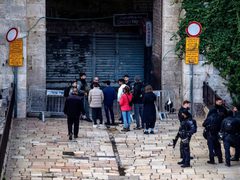 الاحتلال يمنع صلاة العيد في "الأقصى" والمصلون يؤدونها في محيطه وسط تضييق واعتداءات