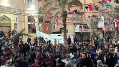 أداء صلاة العيد في الساحات وبين أنقاض المساجد التي دمرها الاحتلال في قطاع غزة