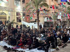 أداء صلاة العيد في الساحات وبين أنقاض المساجد التي دمرها الاحتلال في قطاع غزة