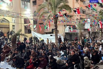 أداء صلاة العيد في الساحات وبين أنقاض المساجد التي دمرها الاحتلال في قطاع غزة