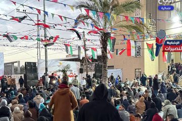 أداء صلاة العيد في الساحات وبين أنقاض المساجد التي دمرها الاحتلال في قطاع غزة