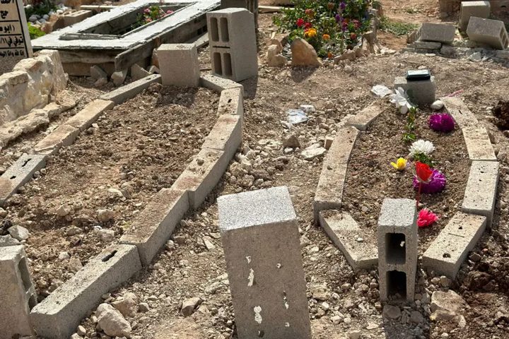 الاحتلال يمنع المواطنين من الوصول إلى مقبرة الشهداء في مخيم جنين