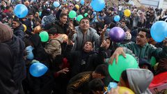 الفرحة تعود لأطفال غزة في أول أيام عيد الفطر المبارك، بعد أن حرموا منها لعامين متتاليين