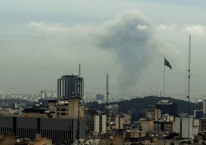 غارات واسعة على طهران.. وإسرائيل تكشف "بنك الأهداف"