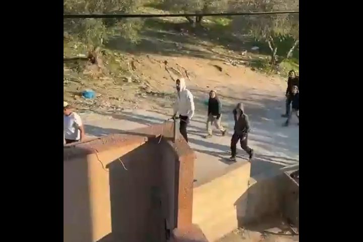 مستوطنون يقتحمون بورين جنوب نابلس