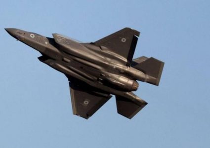 الاحتلال يعترف بتعرض مقاتلة إسرائيلية لهجوم في سماء إيران