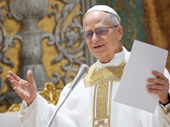 لأول مرة: البابا يواجه الرئيس الأمريكي