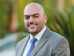 وهمُ المُخلِّص