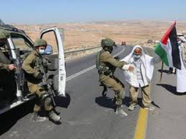 الاحتلال يعتقل مسنا بمسافر يطا جنوب الخليل