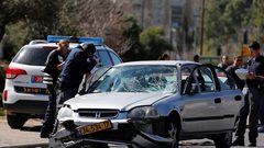 مستوطنون يهاجمون مركبات المواطنين جنوب نابلس