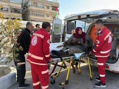 الهلال الأحمر : إجلاء 20 مريضا ومرافقا عبر معبر رفح