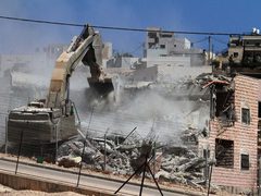 الاحتلال يسلم قرارا باخلاء شقتين في سلوان