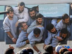 الاحتلال يفرج عن ١٩ اسيرا من غزة