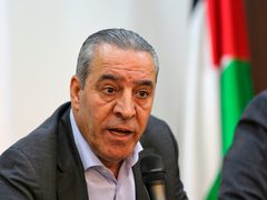 الشيخ يبحث هاتفيا مع وزير الخارجية المصري تطورات الأوضاع في الضفة وغزة