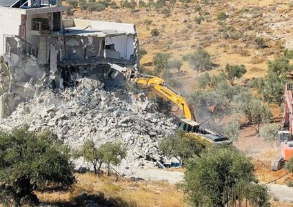 الاحتلال يهدم منزلاً جنوب نابلس