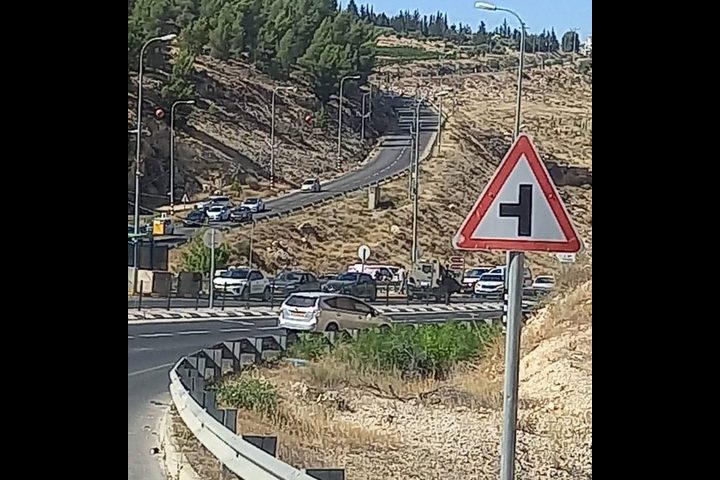 قوات الاحتلال تغلق مدخلا شرق بيت لحم