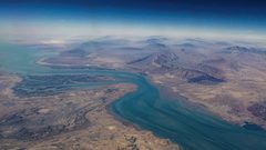 إيران تُهدد بزرع ألغام ووقف الملاحة في الخليج بحال استهداف جزرها أو سواحلها