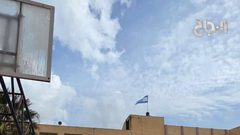 مستوطنون يقتحمون مدرسة في حوارة ويرفعون علم الاحتلال عليها