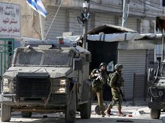 الاحتلال يقتحم مخيم الجلزون ويطلق الرصاص الحي تجاه المواطنين