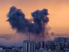 الحرب في يومها الـ25: هجمات متبادلة وغارات مكثفة في عمق طهران